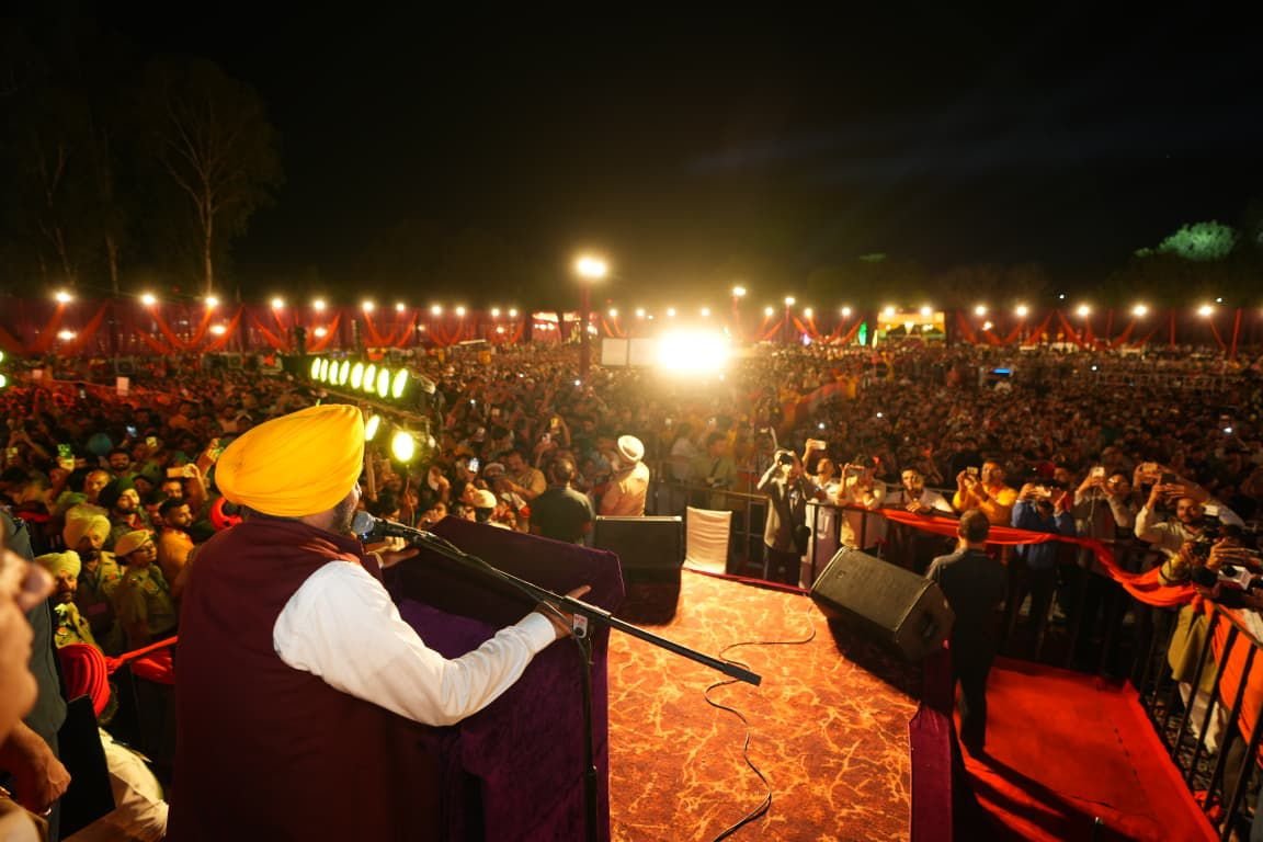 Punjab Chief Minister Bhagwant Mann addressing devotees during the ‘Ek Sham Shiv Ke Naam’ event in Jalandhar.